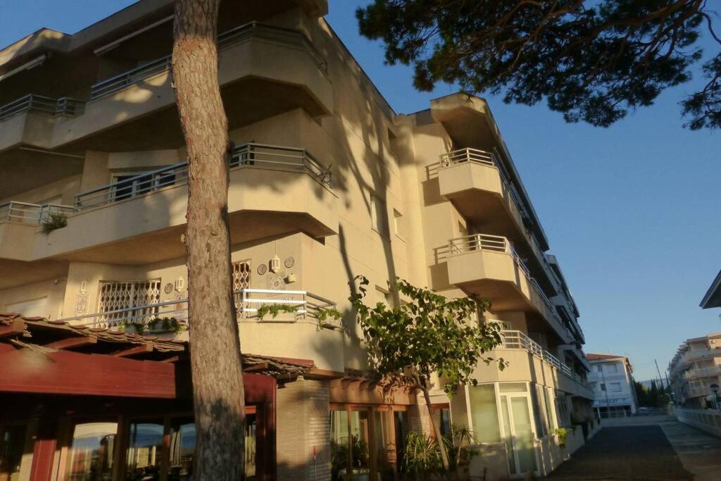 Apartamento A 1ª Linea De Mar, Vilafortuny 坎布里尔斯 外观 照片